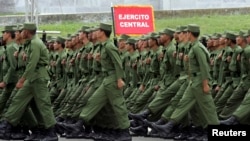 Soldados cubanos en un desfile militar en La Habana. (Foto Archivo REUTERS/Stringer).